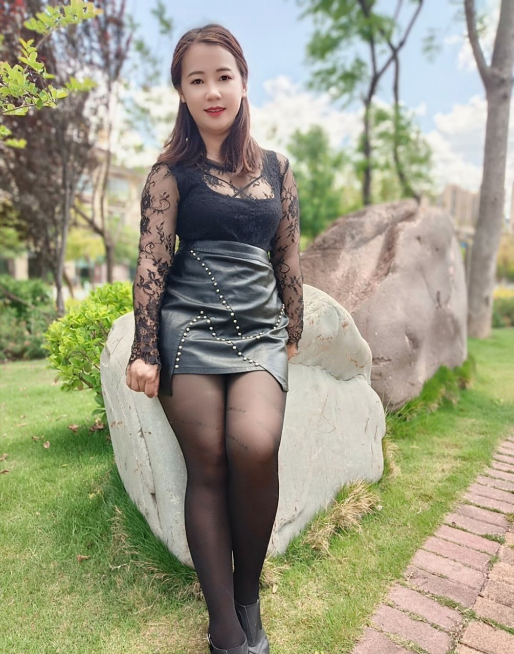 我的大姐春霞 生活的历练造就了她成熟的风韵,从容优雅的举止中,不经