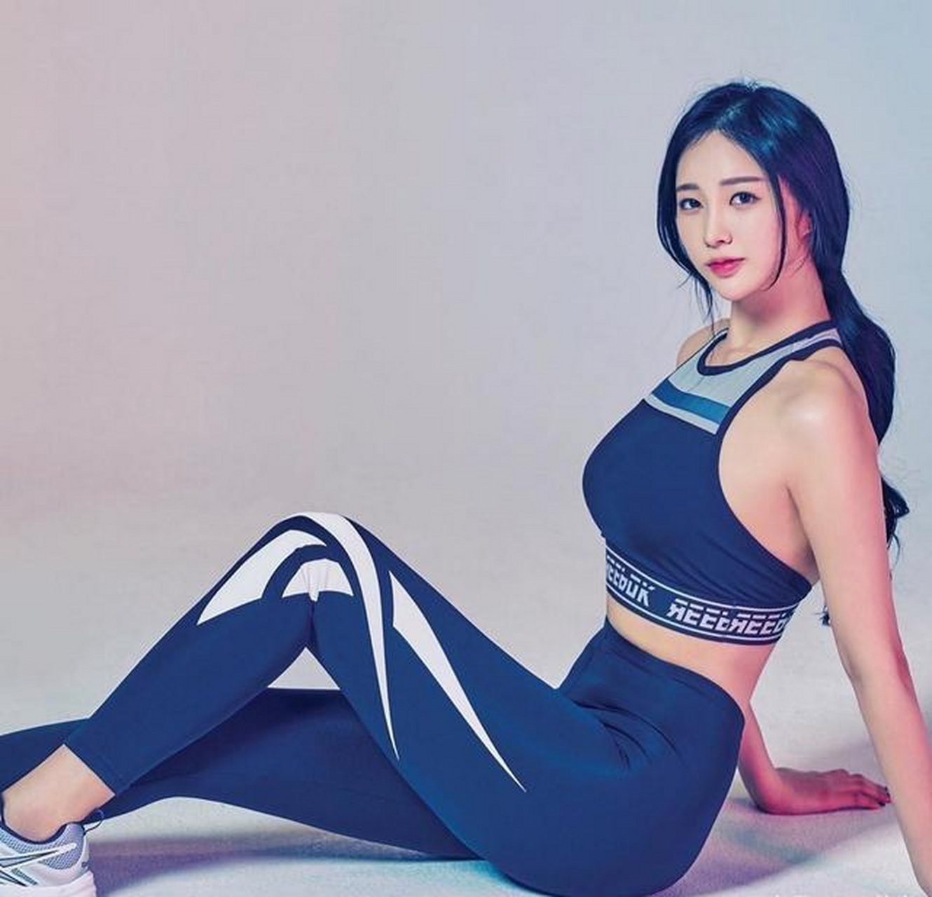 韩国模特nanaring,身高1米78,长相甜美,身材火辣.