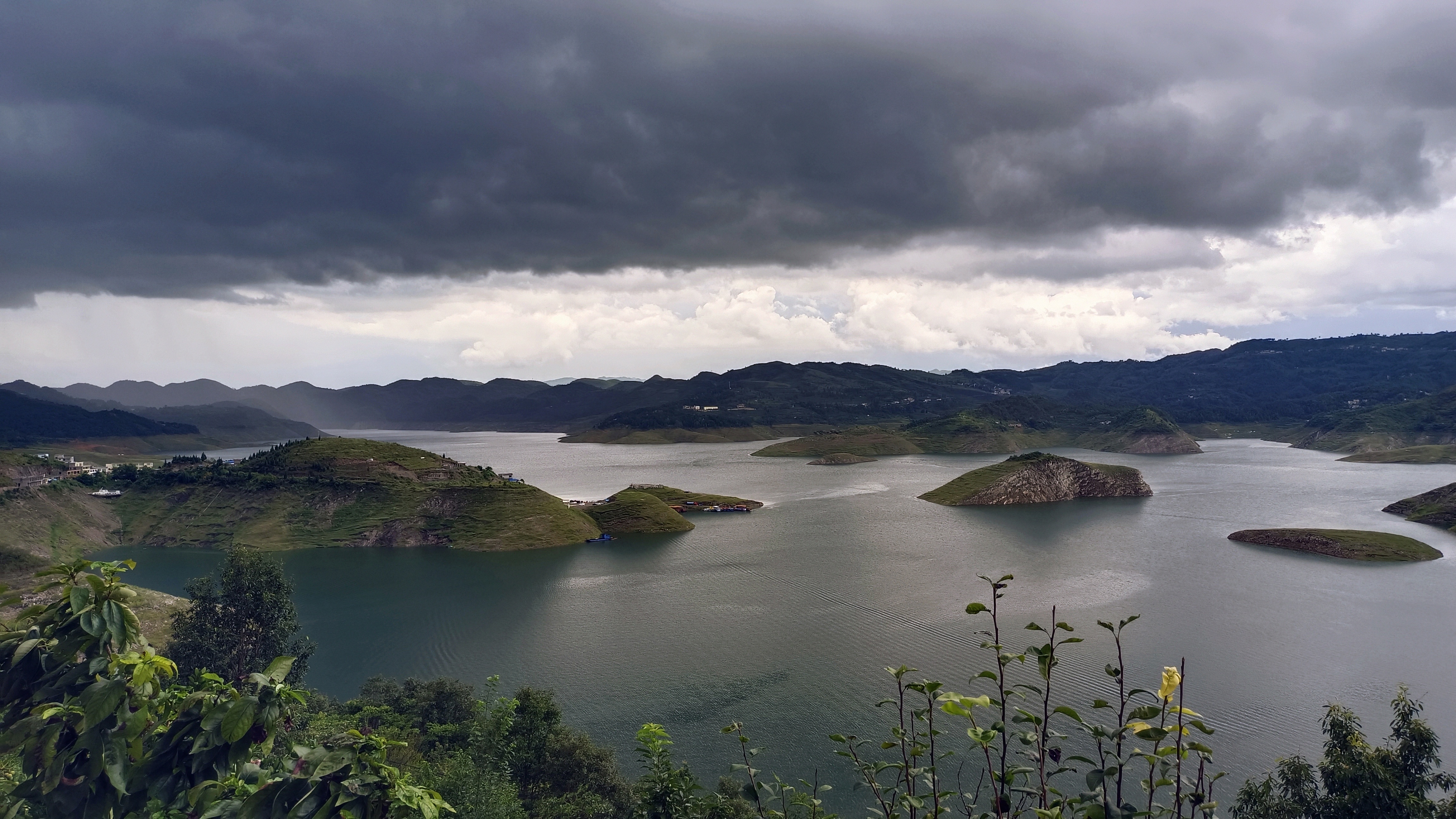 支嘎阿鲁湖