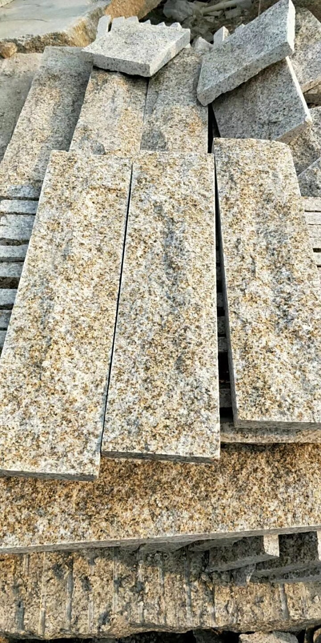 黄锈石自然面   机刨板材:黄锈石石材表面被机械刨成较为平整的表面