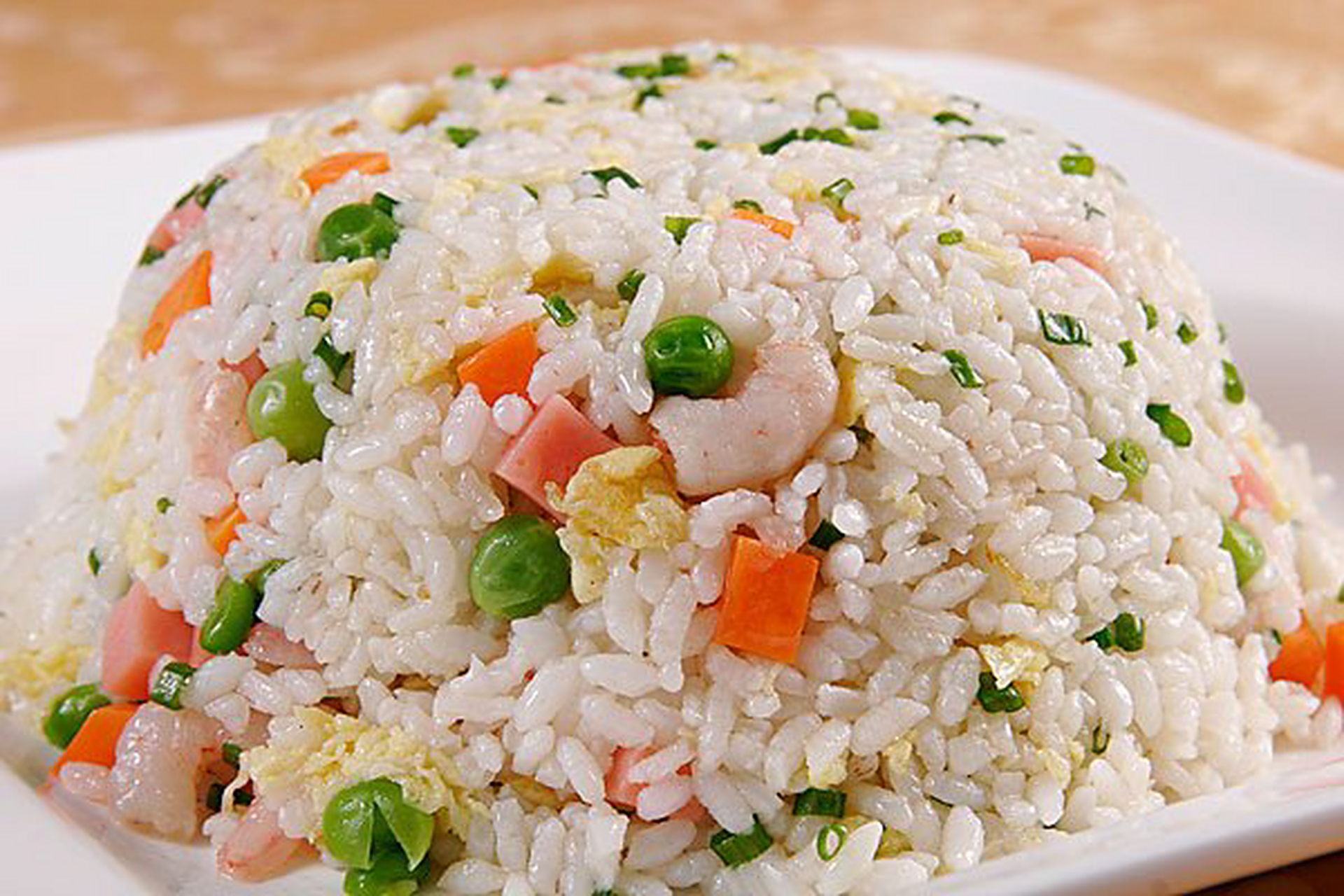 孩子不爱吃饭,就给他做这个扬州炒饭,简单好做,营养又丰富!