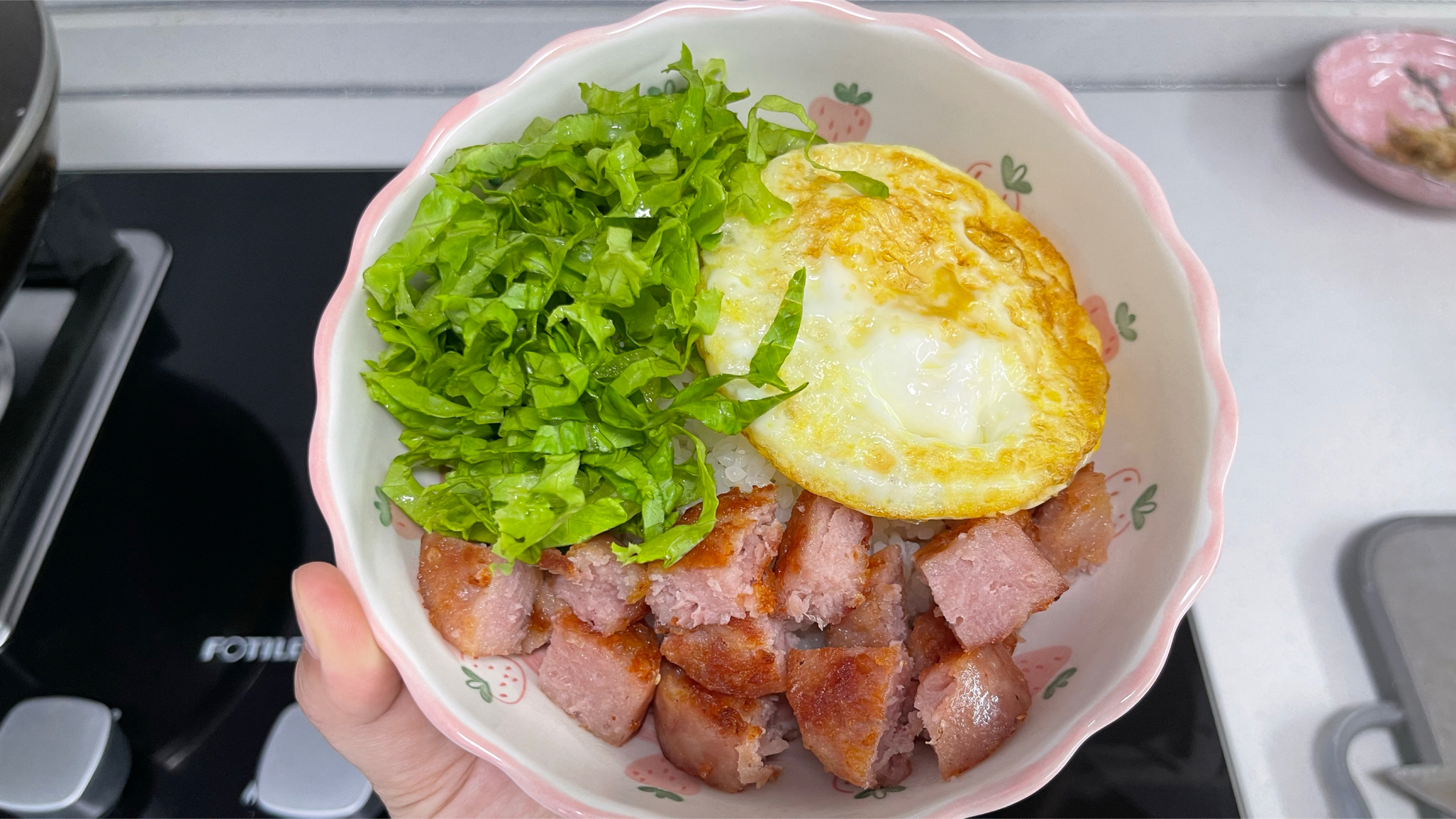 鸡蛋香肠生菜拌饭