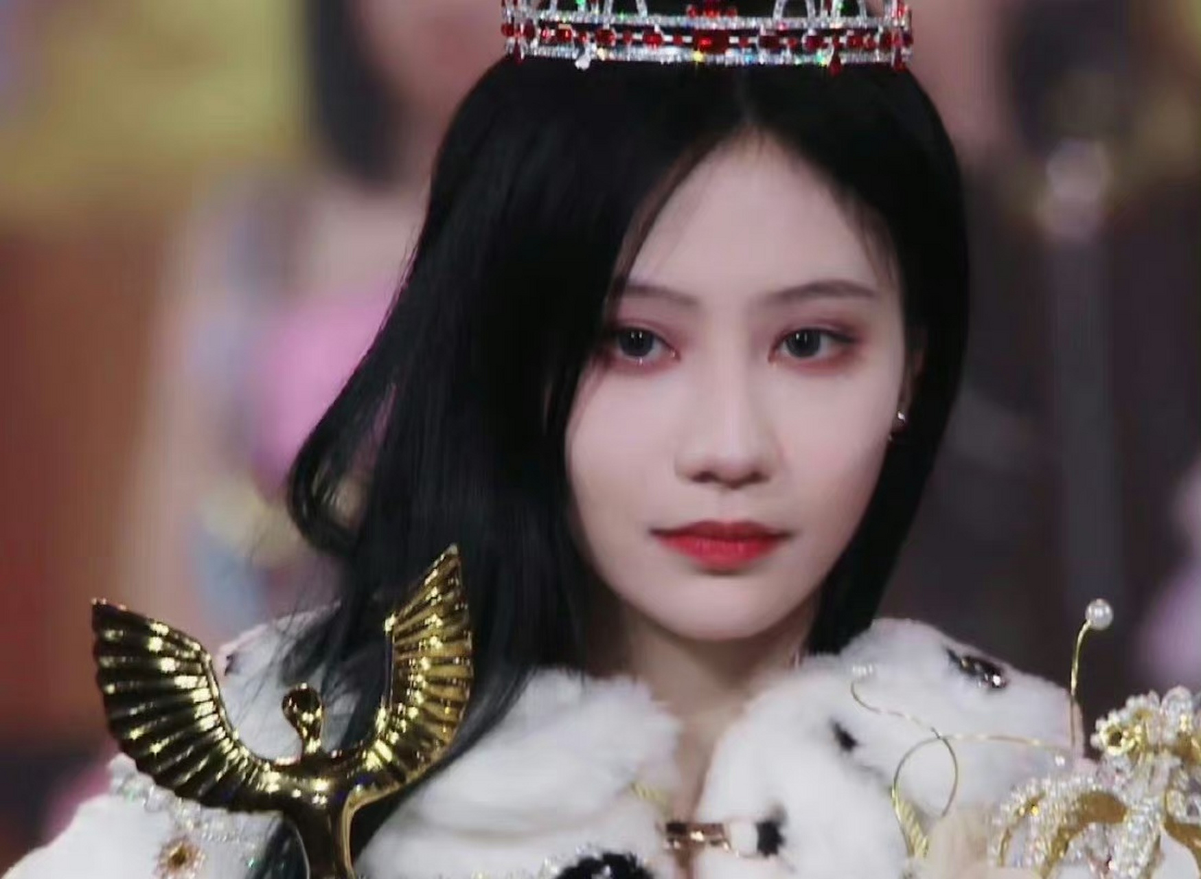 梳理发现,在snh48总选中,她的名次逐年有很大的提升,第四届是第56名