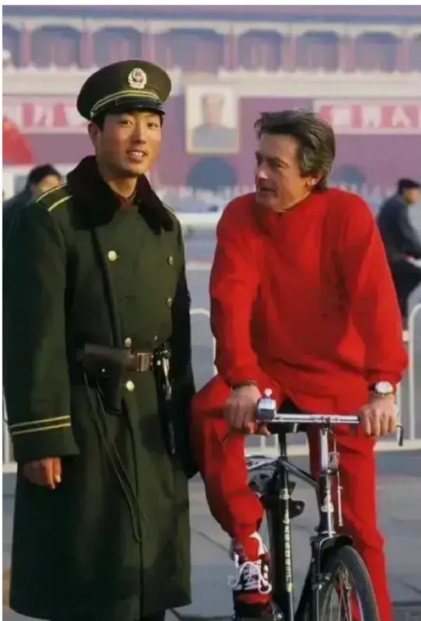 历史老照片,1987年11月11日,阿兰德龙在北京.