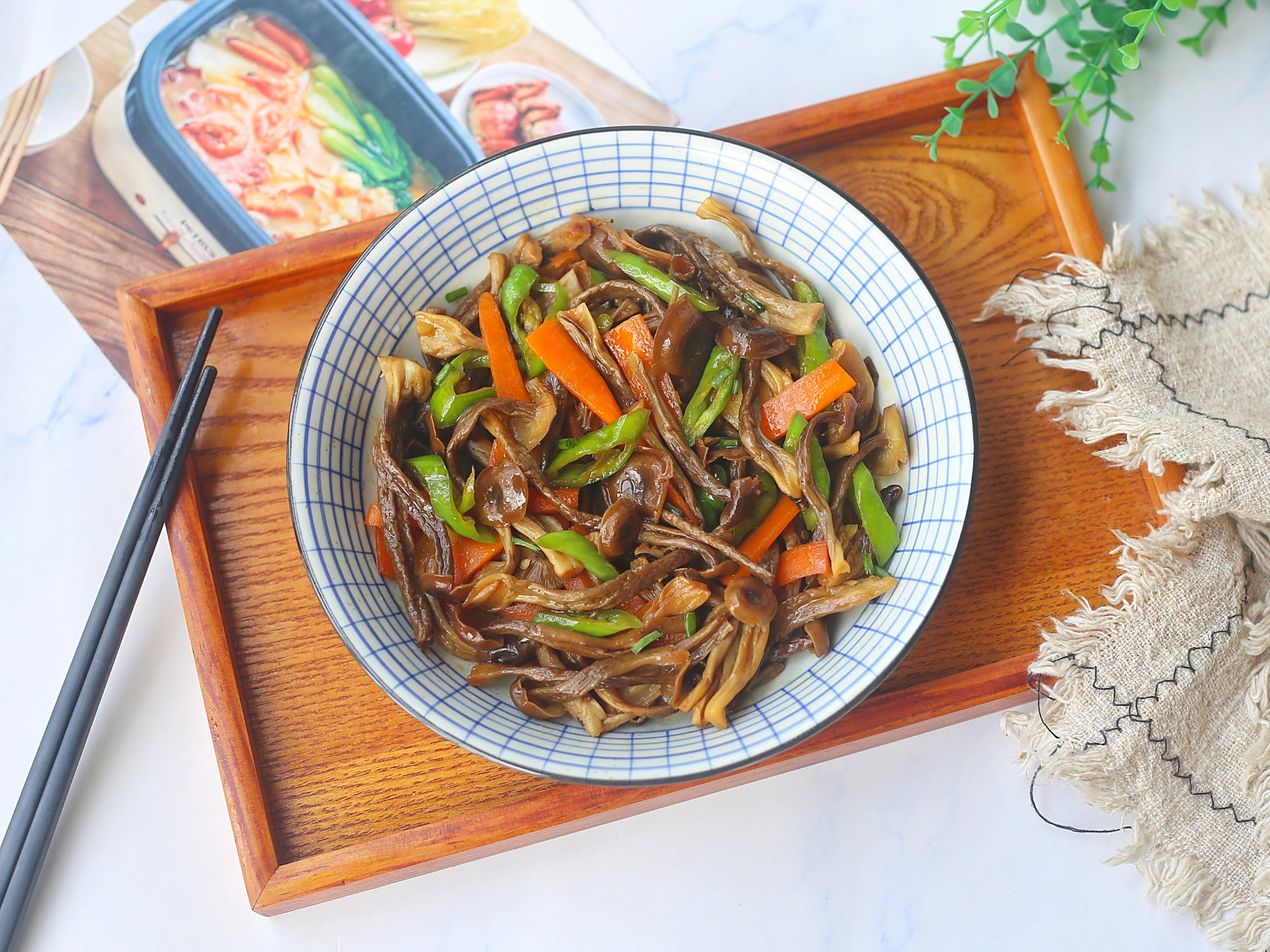 9215爽脆可口的辣椒炒鹿茸菇,好吃又下饭～  91鹿茸菇不管是