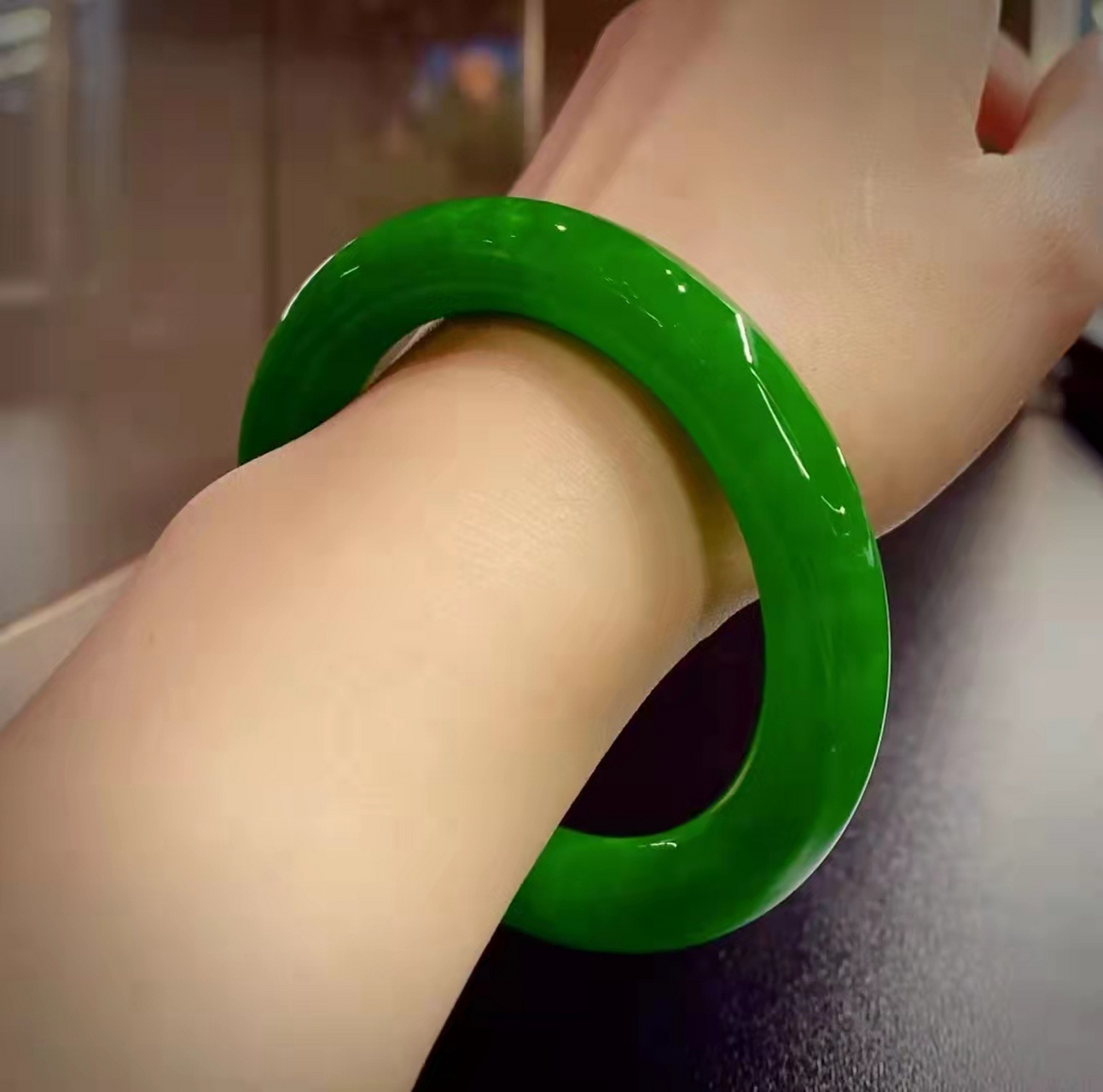 满色帝王绿手镯更是屈指可数,收藏级的极品!#翡翠手镯