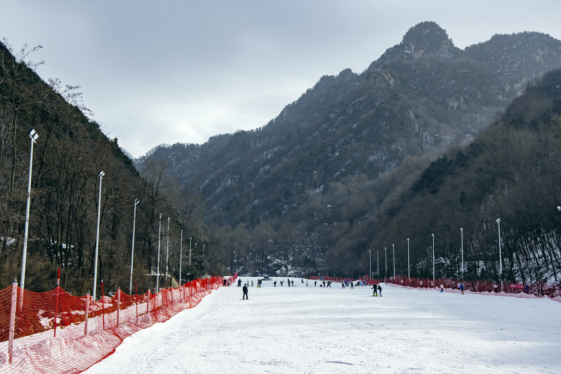 翠华山滑雪场在西安滑雪场中拥有绝对的至高地位,被称为"家门口的滑雪