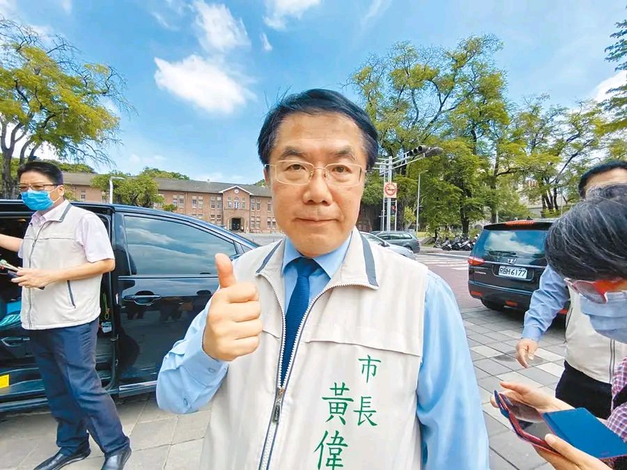 黄伟哲称"须严肃面对两岸关系",主张"拼观光 救经济"