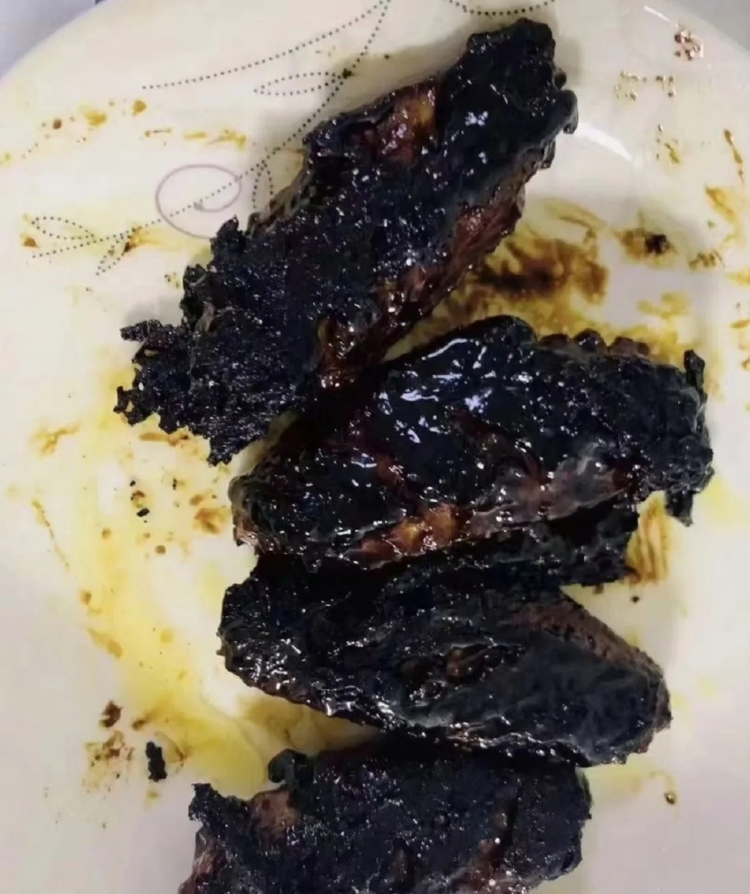 女朋友在黑暗料理方面颇有造诣.