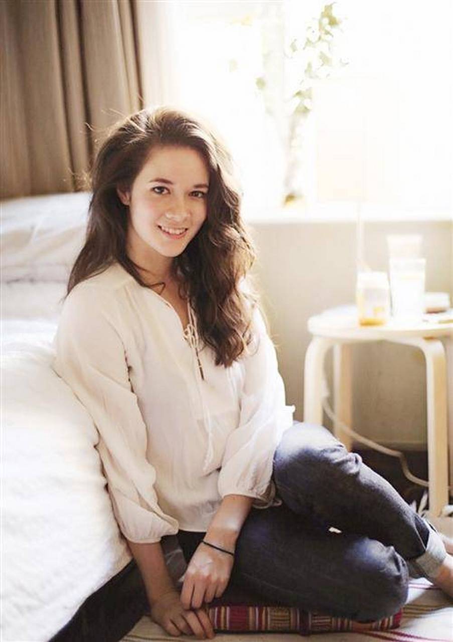 徐嘉雯(augusta xu-holland),1991年4月出生于新西兰·奥克兰(中英