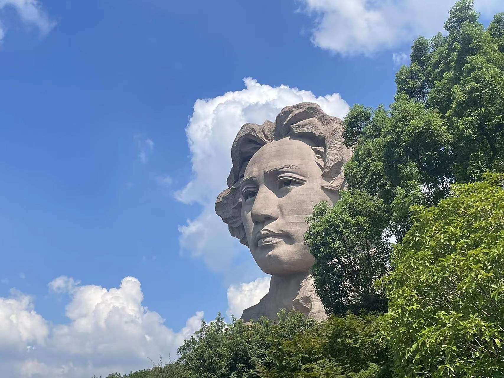 想去看看伟人的估计,和他的雕像…  我认为长沙是一个充满各种意想不