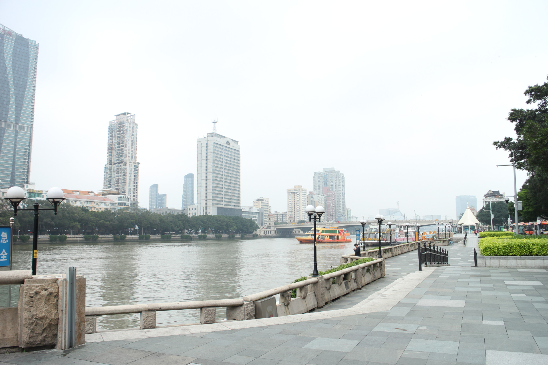 广州西堤1:  (广州市荔湾区沿江西路)广州西堤位于珠江沿岸,有广州"十