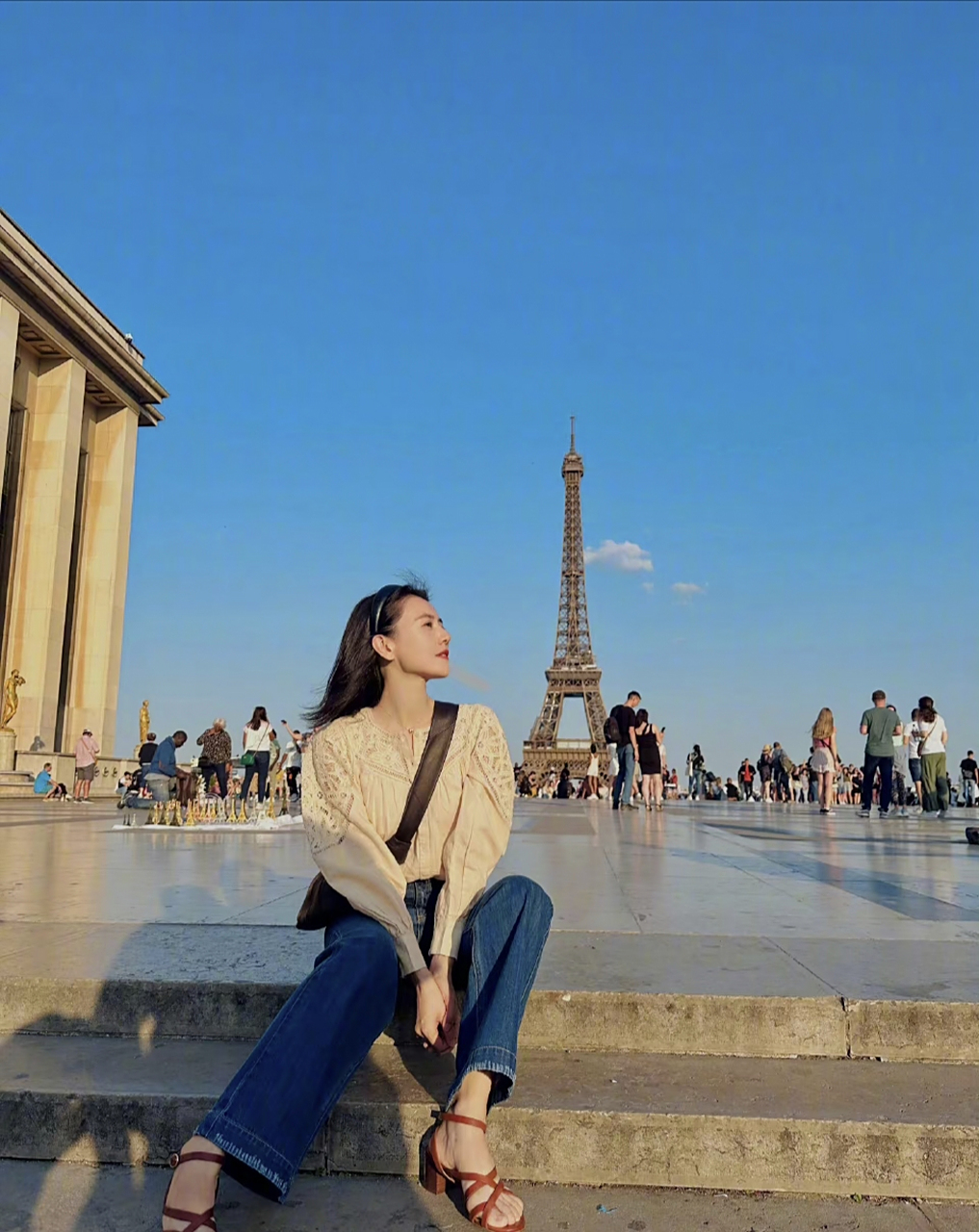 高圆圆最新巴黎旅行照…… 跟吃了不老丹似的,43岁了还是这状态,就很