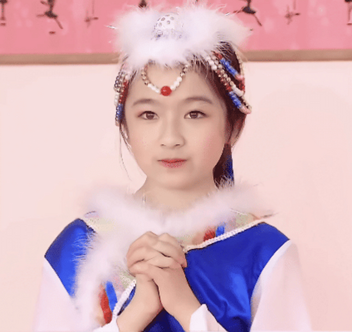 李兰迪真是等比例长大,小时候就很甜美可爱