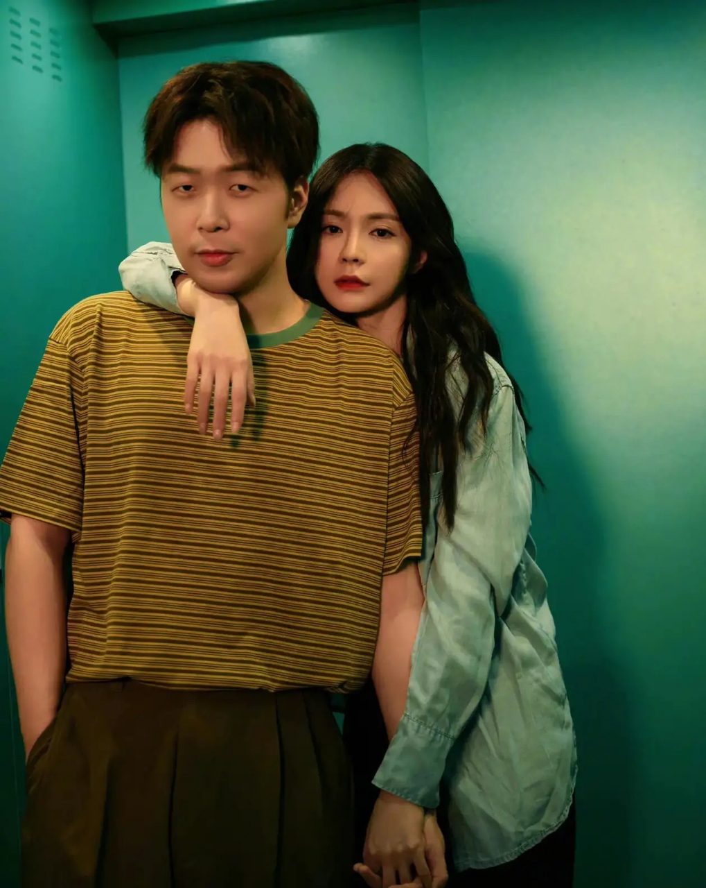 杜海涛:"晚风依旧,夕阳绚烂,满眼皆是你" ——沈梦辰 小编好羡慕呀