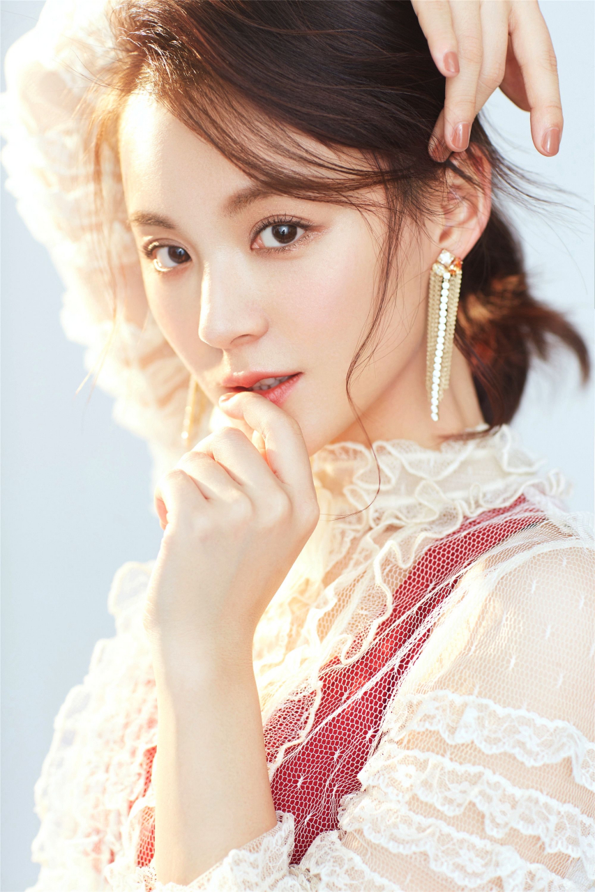 毛林林,原名毛林颖,1986年10月8日生于浙江省温州市,中国内地影视女