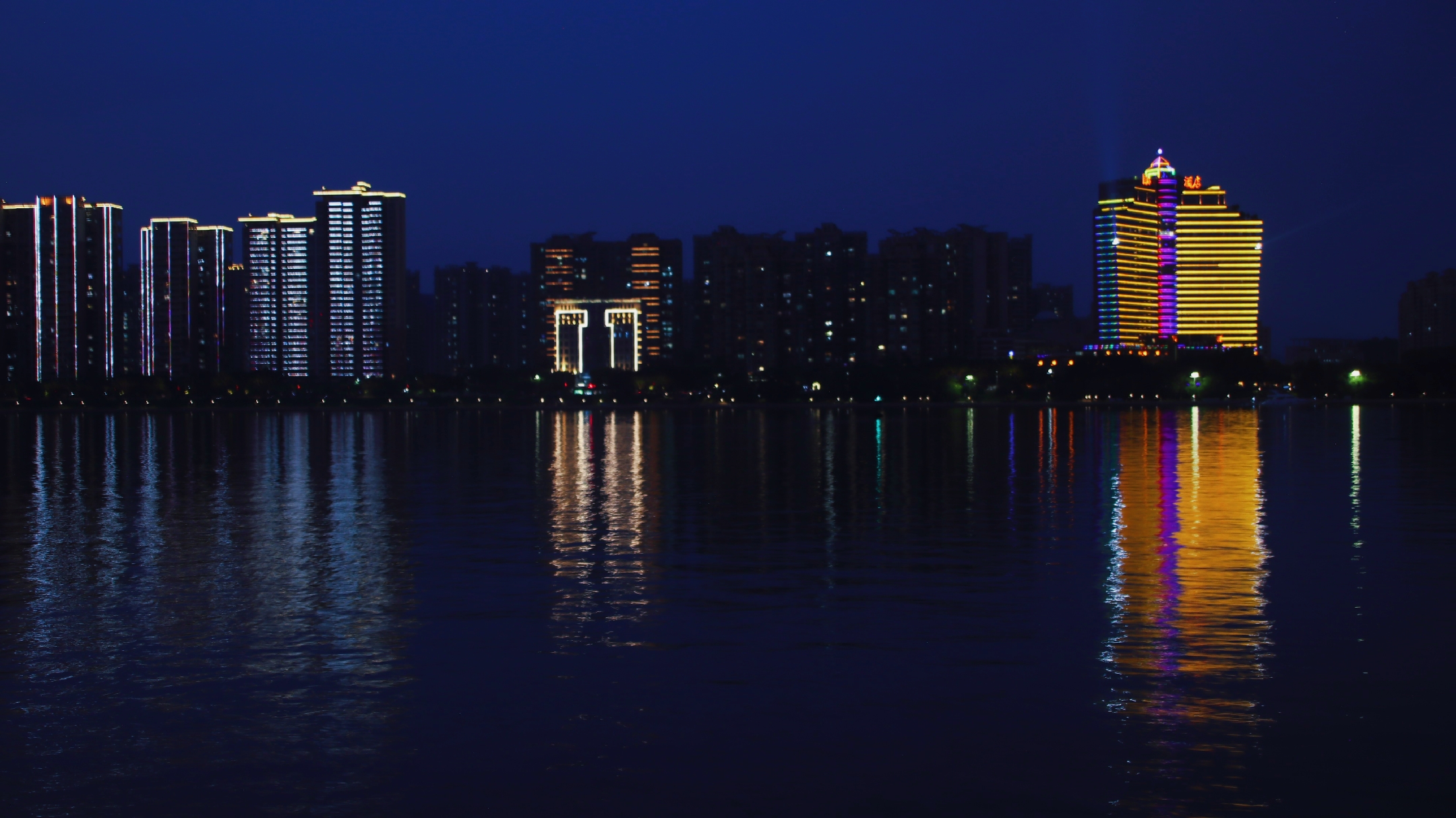 北江夜景图片