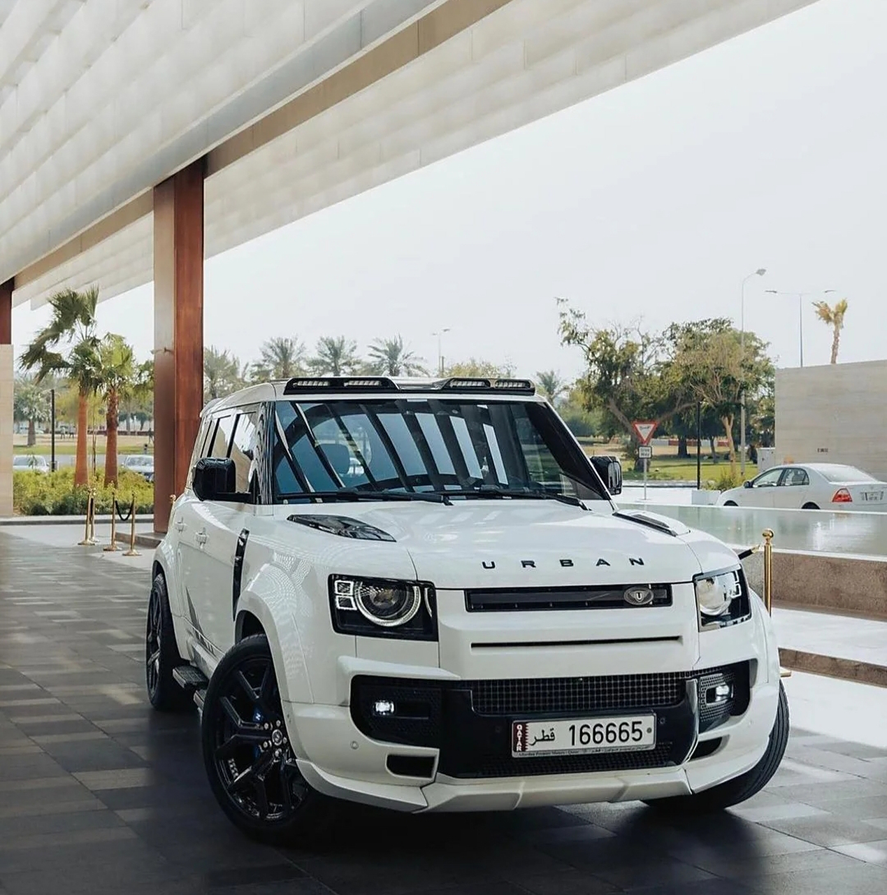 新发现,中东版白色路虎卫士真的有不一样的感觉,车友们是否看出来了?