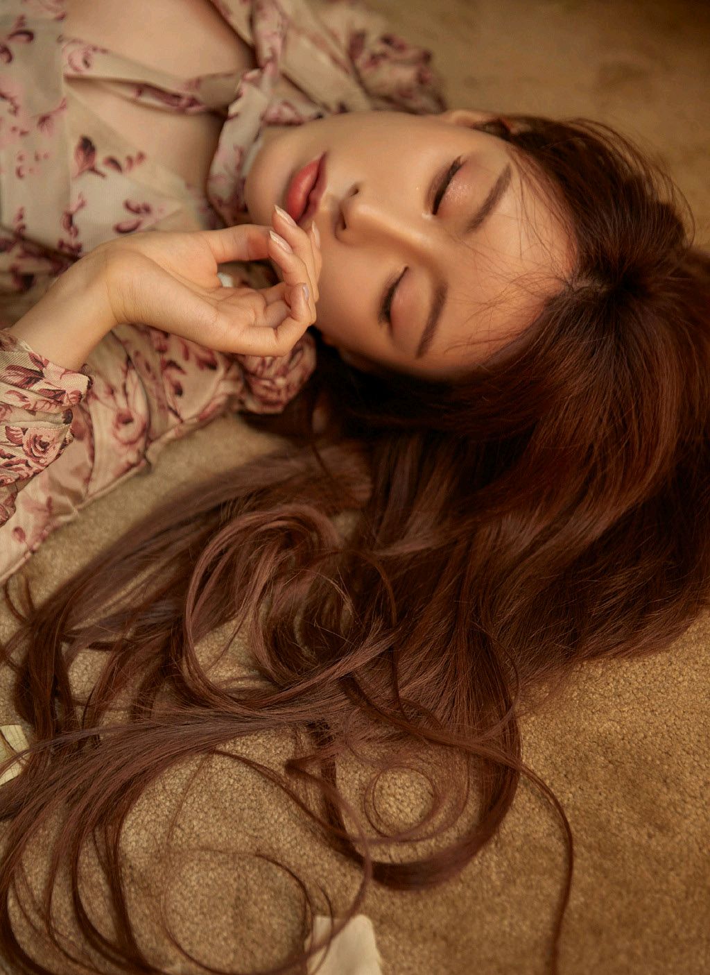 周麟嘉精美壁纸:容貌出众,性感妩媚!