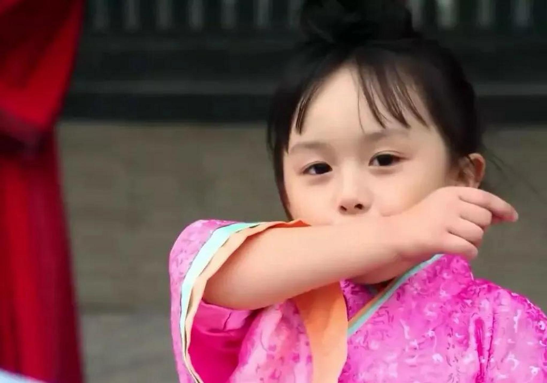 《芈月传》中扮演小芈月的刘楚恬,被网友"禁"整容现在怎么样?