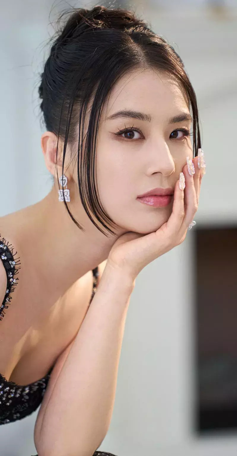 黄圣依解约周星驰内幕:杨子披露付律师费后家境艰难,仍感恩星爷