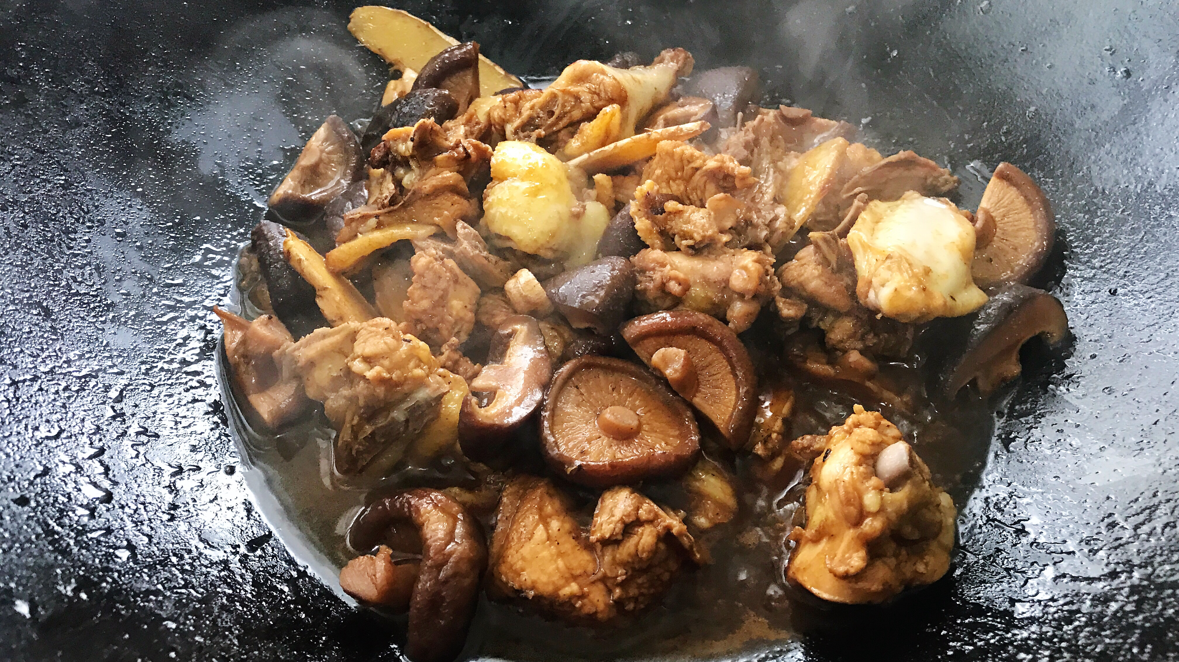 家常版好吃又好做的香菇红烧鸡肉教程来了