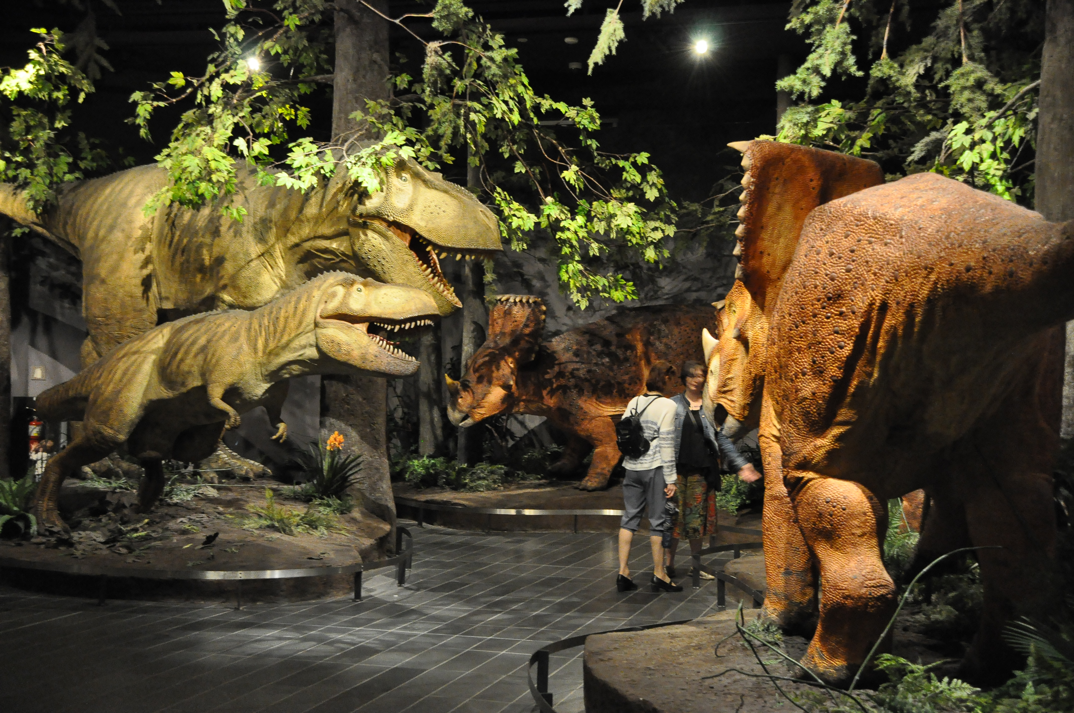 电动恐龙模型展示带来的身临其境体验