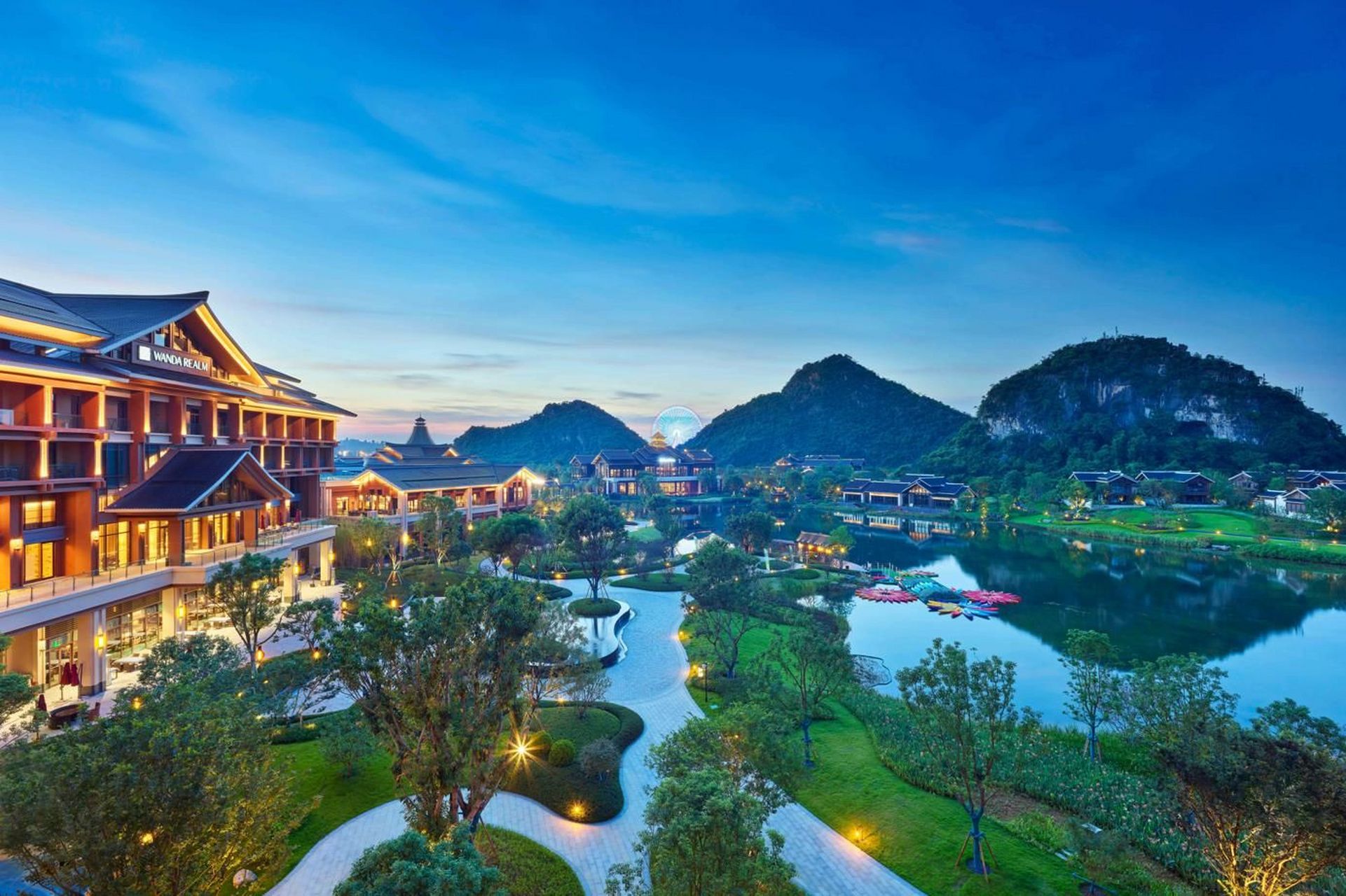 桂林融创施柏阁酒店坐落于桂林融创国际旅游度假区内,环抱于47万平方