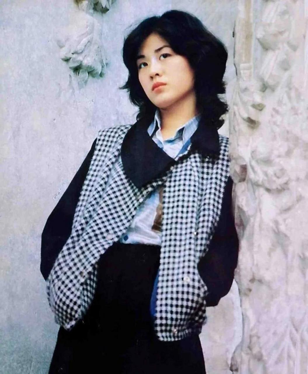 老许你要老婆吗?丛珊年轻时挺耐看的