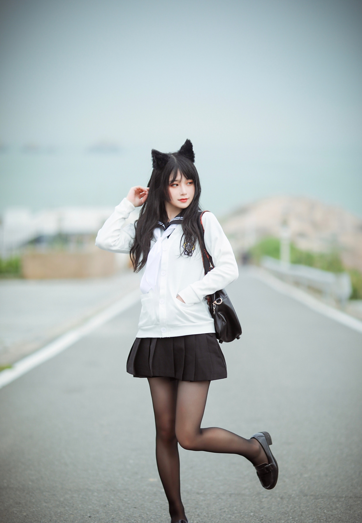 cosplay:短裙"黑丝"的jk爱岩,这是我们的约会,但是你在哪里呢