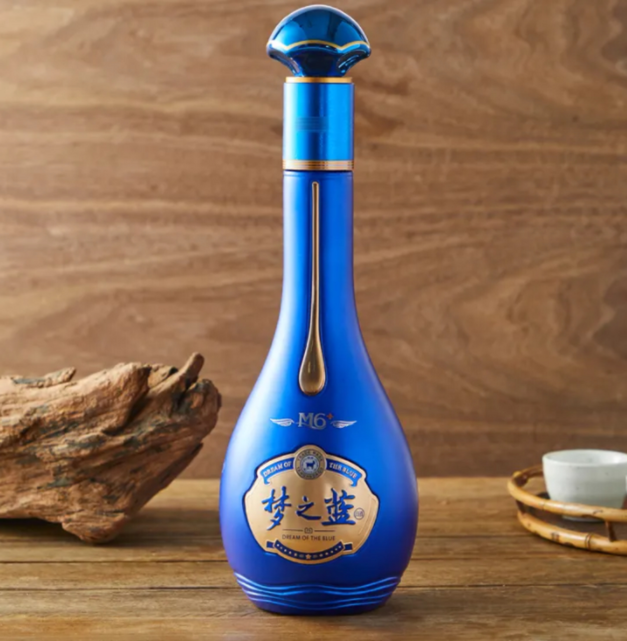 梦之蓝m6 洋河酒当属国内一线大牌,也是江淮派绵柔浓香的开创者,酒体