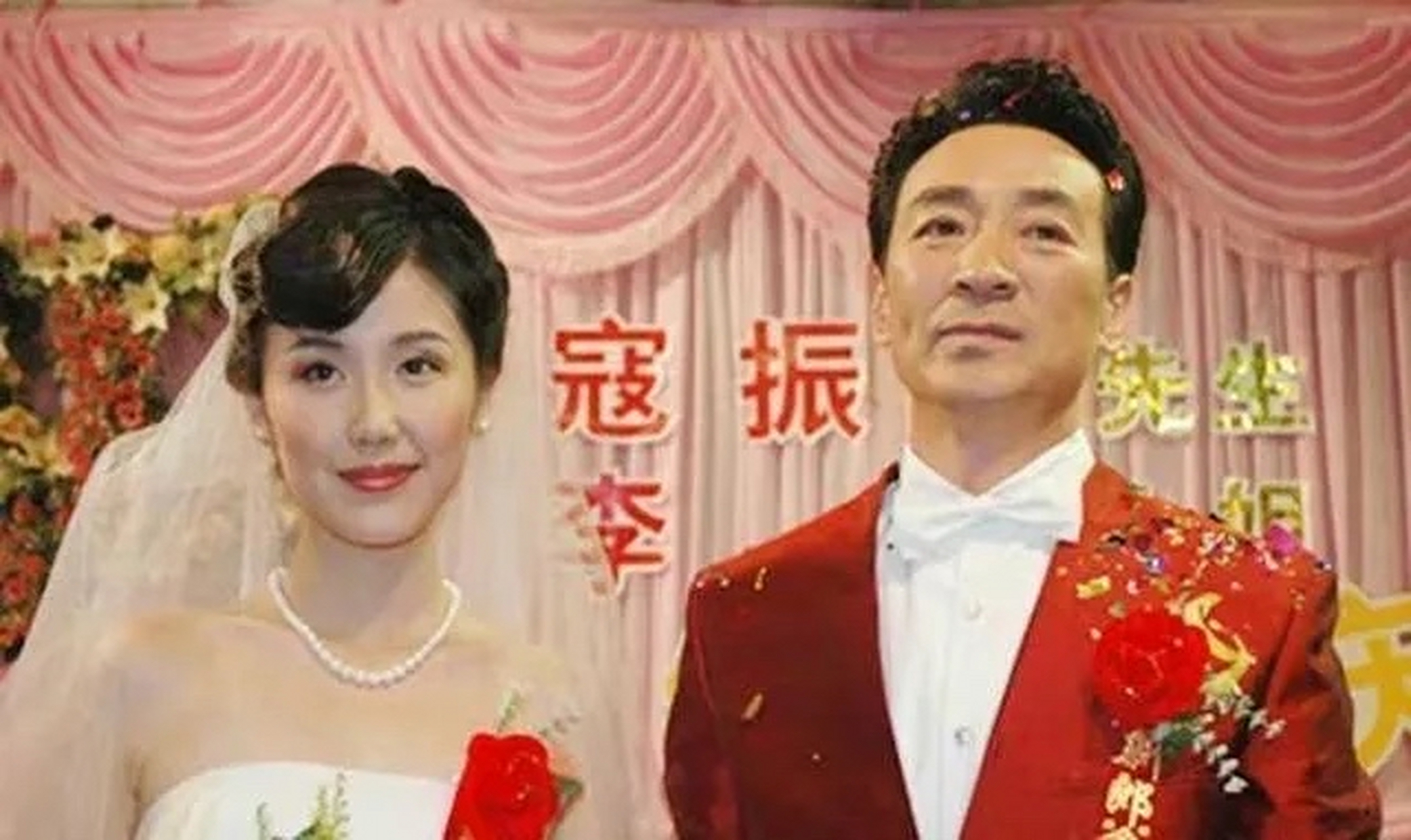 2003年,49岁的寇振海向24岁李婷表白,两人同居3年后,寇振海却对她说:"