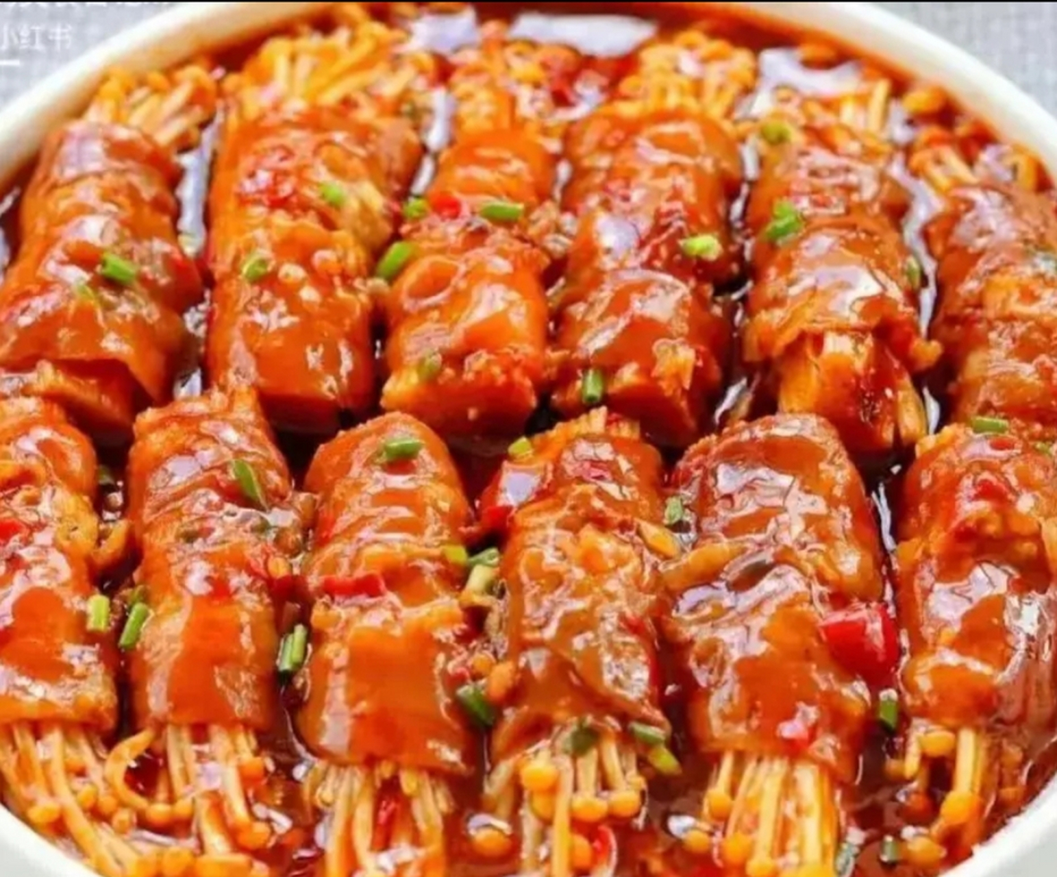 我的美食分享#   金针菇肥牛卷  所需食材:肥牛卷,金针菇,葱,此蒜