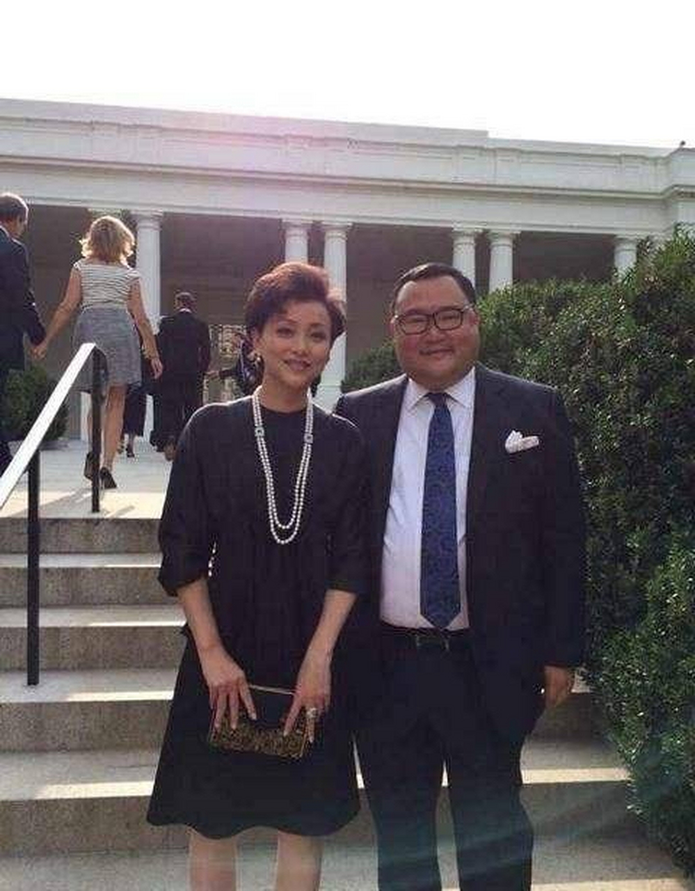 51岁杨澜生活照曝光丈夫吴征发福厉害23岁儿子名校毕业好帅气