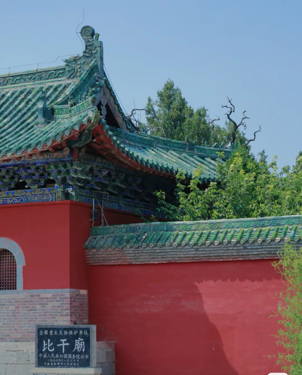 比干庙鼎鼎大名,位于北依太行南临黄河的河南省新乡市卫辉.