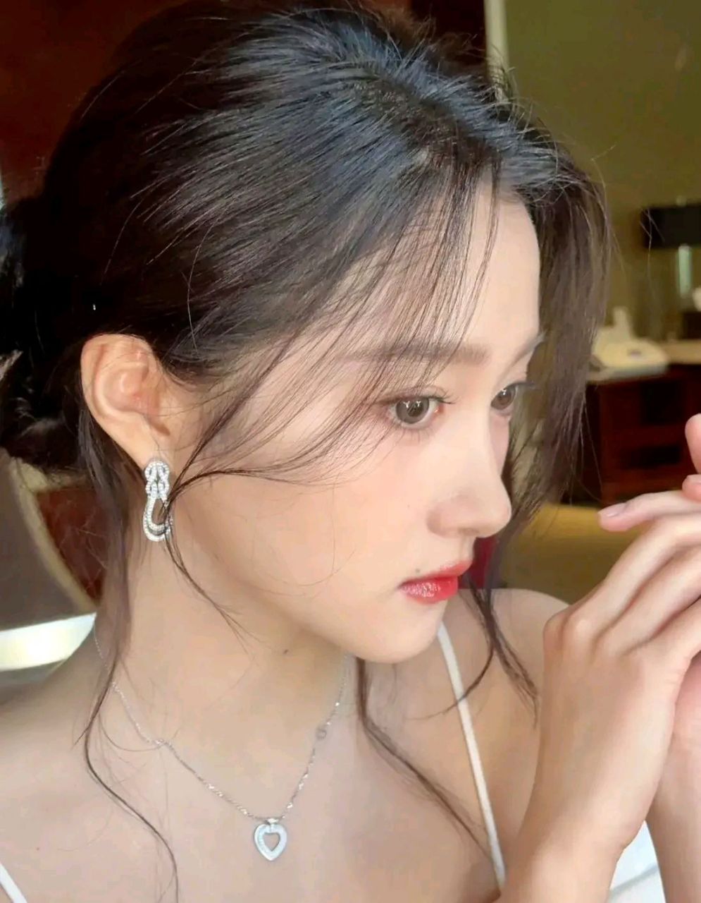 终于看清楚关晓彤脸上有几颗痣了#我要上热门