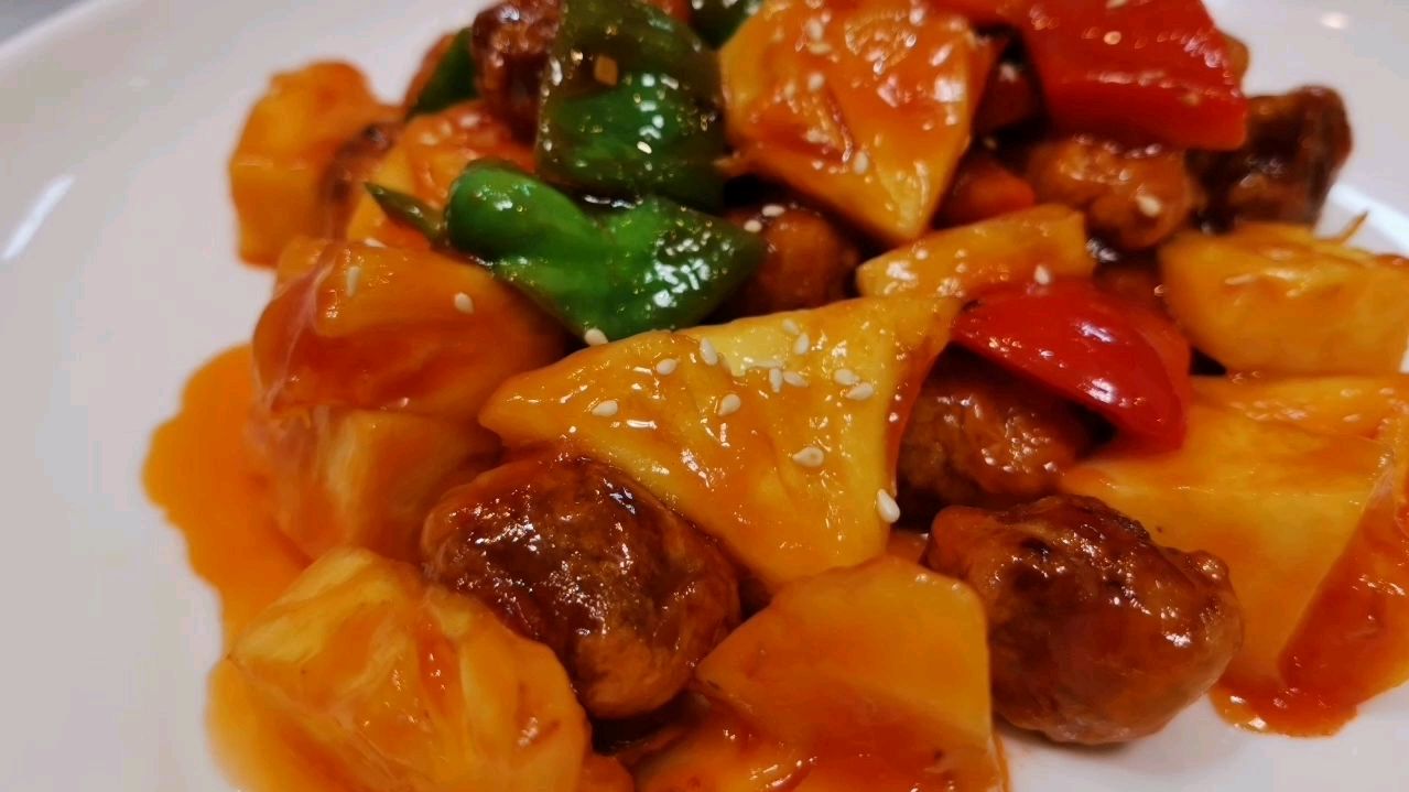 “菠萝古老肉”的正确做法,很多人放在锅里面烧就错了