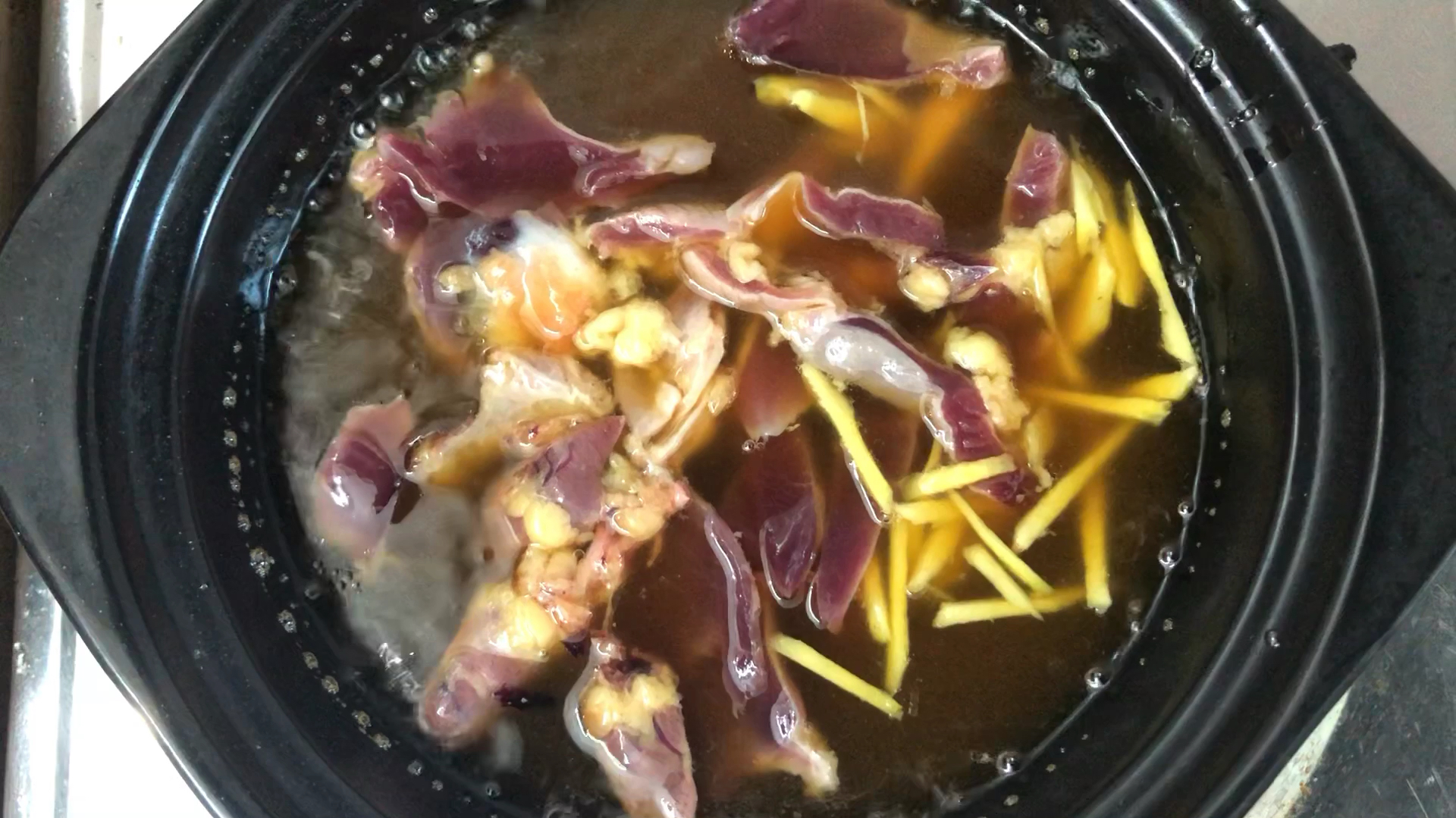 甜黄酒搭配鸡肾、鸡蛋一起煮,是一份甜蜜蜜的早餐