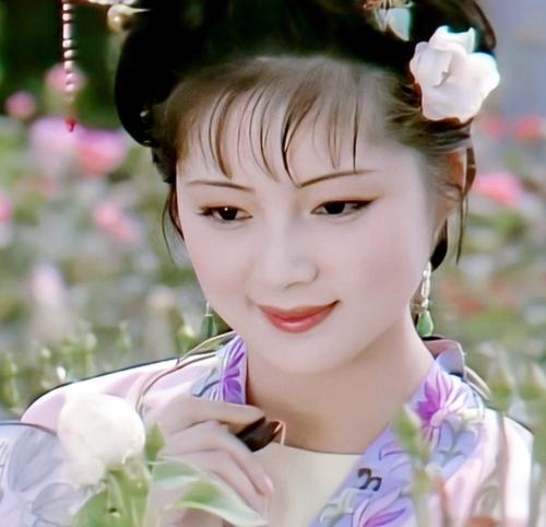 《红楼梦品析》四十八回(上):举重若轻,内外得宜的薛宝钗