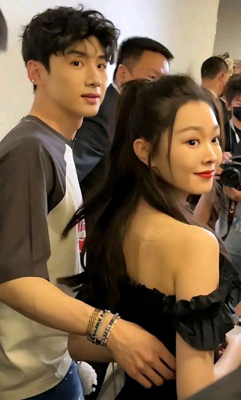 每日娱情播报 1,白敬亭和女友快要谈婚论嫁了,家长已经见了,而且还送