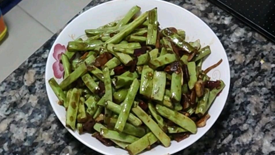 时令蔬菜现在疯长,小伙变着花样吃,香辣可口下饭,超赞