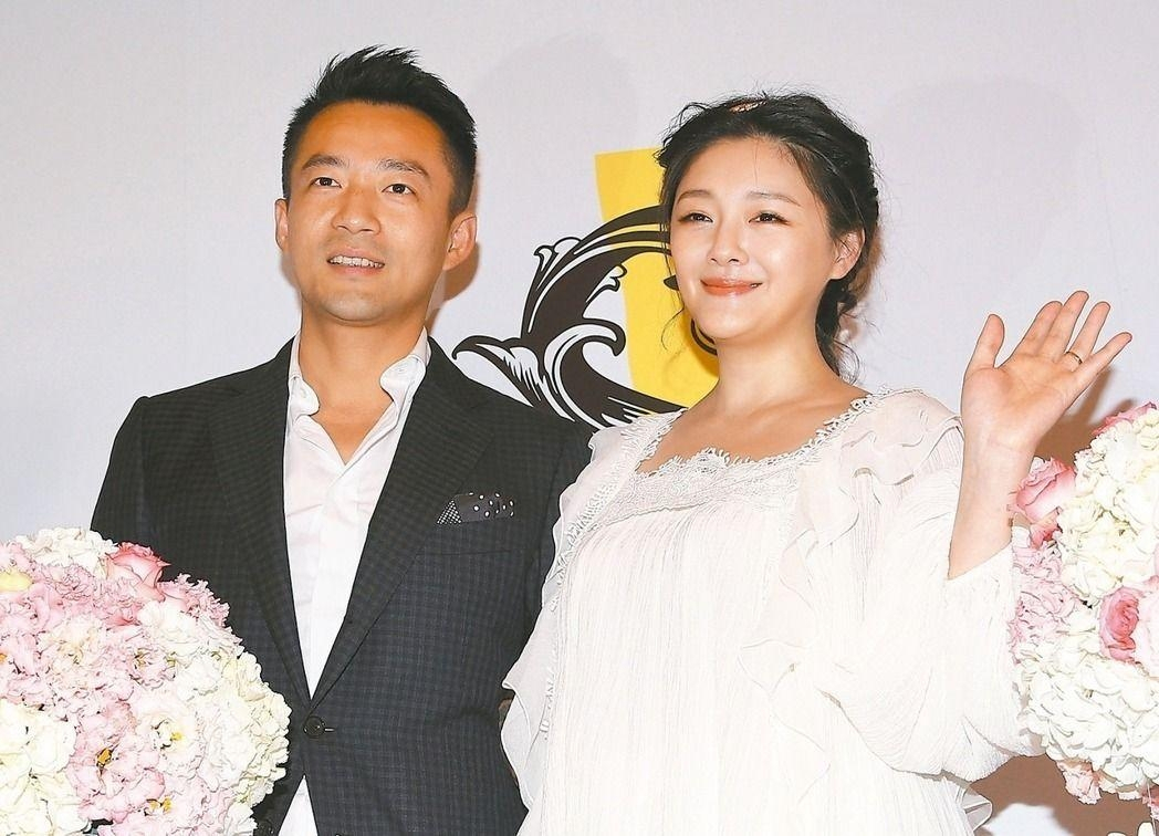 大s和韩星结婚后,汪小菲评论区沦陷,众人直播间催张兰要回孩子