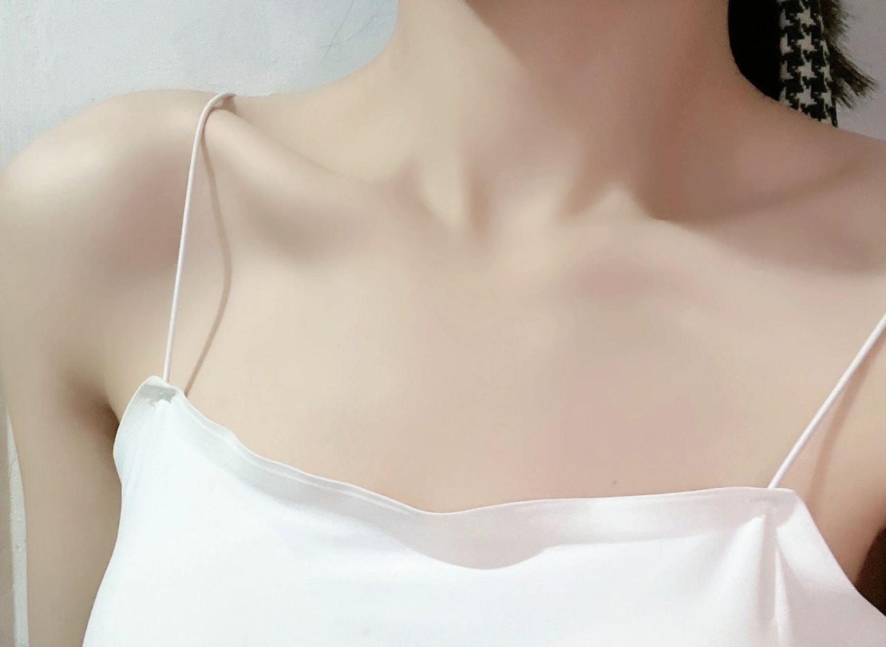 太瘦了吧,这锁骨看着好看么?#锁骨# #美女