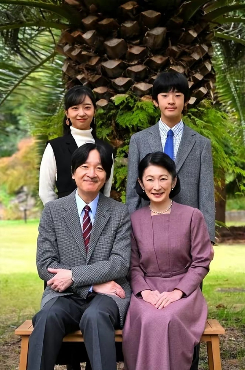11月30日,是日本文仁亲王58岁的生日,他和妻子纪子妃,二女儿佳子