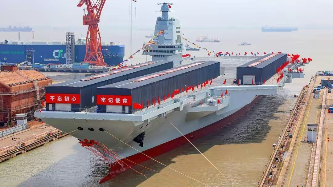 山东舰有多大?与福建号放一起才明白,这是第一代与第二代的差距