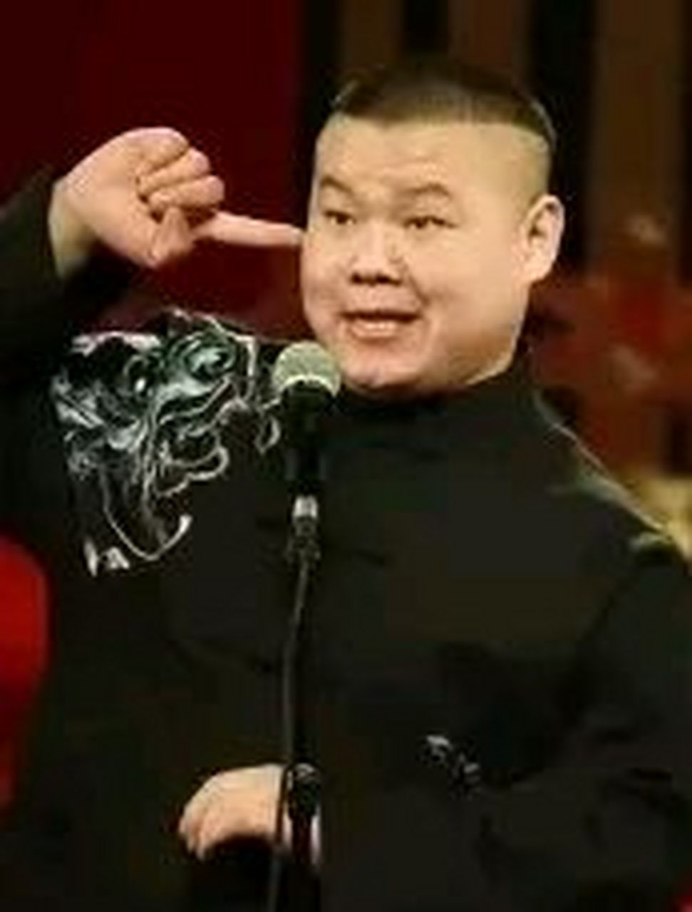 岳云鹏成名后,身价直逼10亿,有一天,他对妻子说,我想给5个姐姐各买一