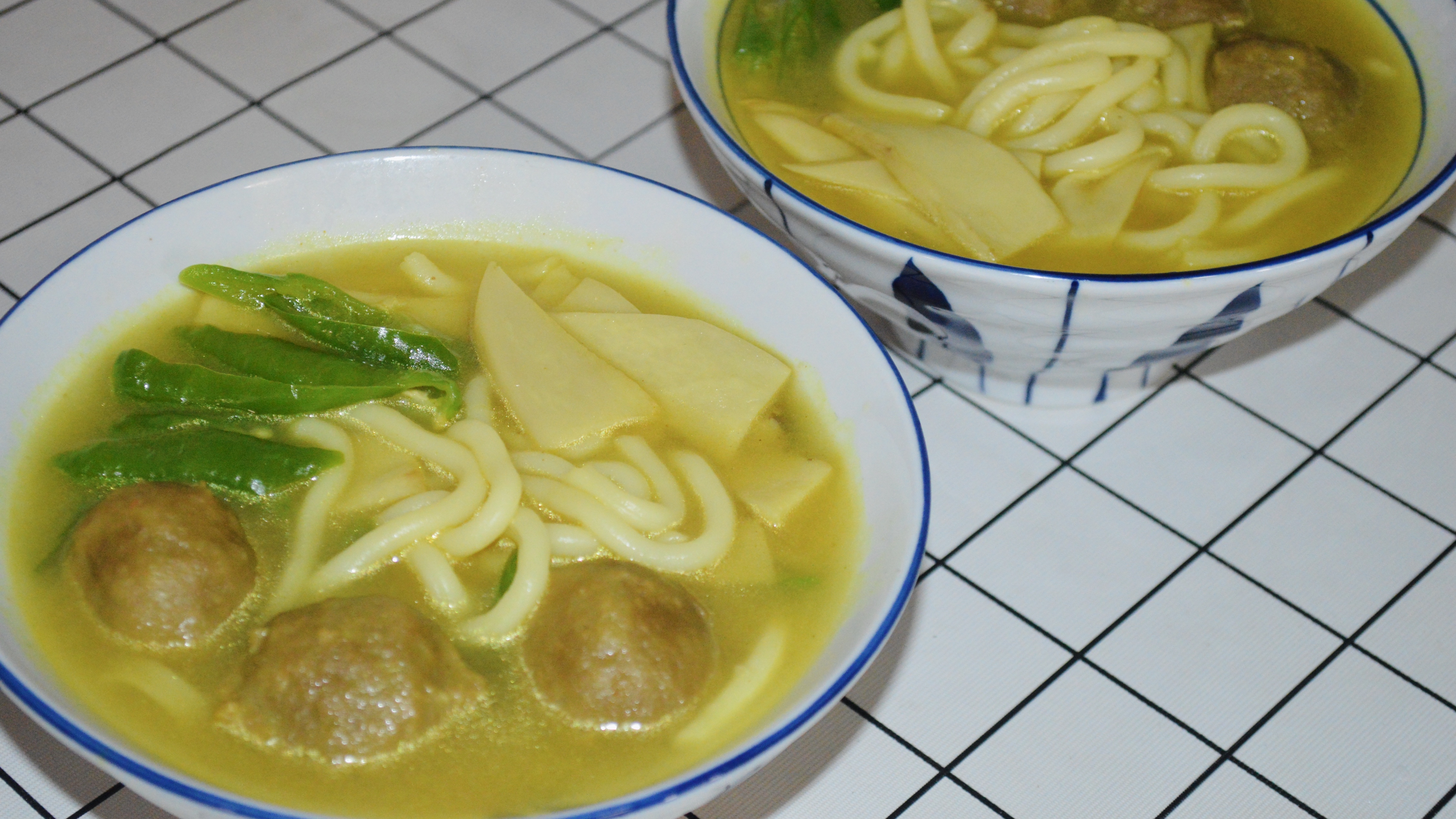 咖喱牛肉要乌冬,热乎乎的,适合初秋清晨