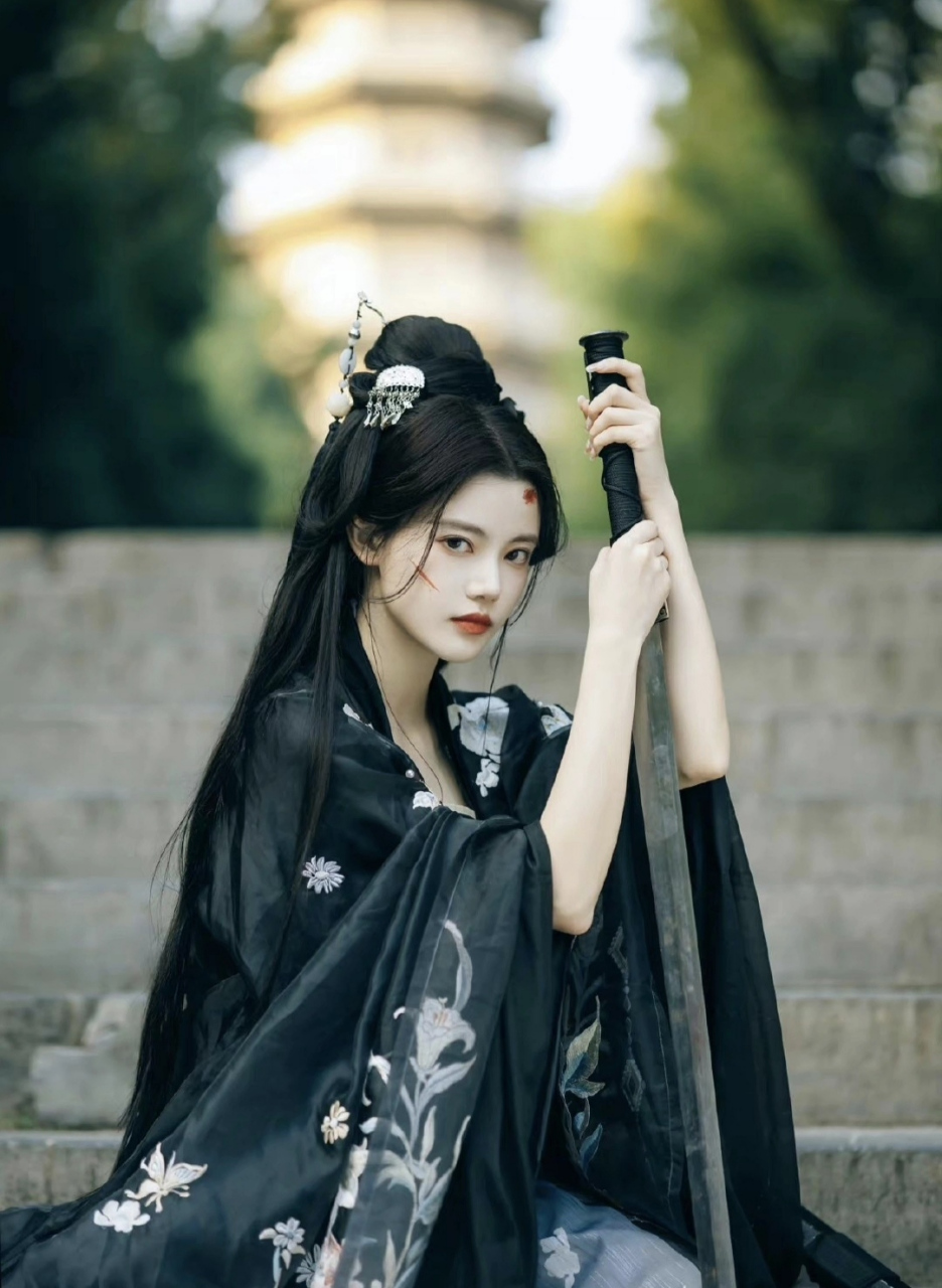 不得不说孙珍妮的古装造型是真美,就没有一个造型翻车的,一个比一个