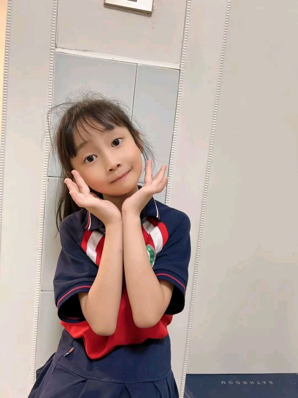 去年六月六号弟弟和媳妇离婚了,有两个女儿,大女儿跟妈妈,小女儿给