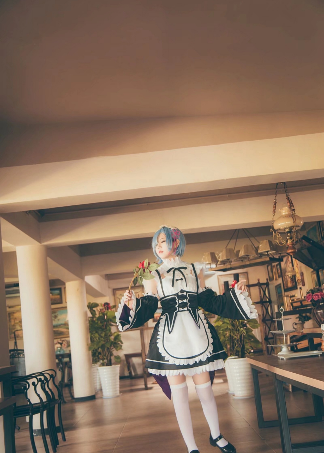 cosplay:你是如何让雷姆与拉姆两人一起穿"白丝",来你家当女仆